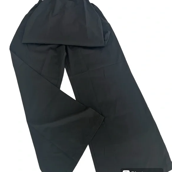 Women’s fashion elegant halter neck . Two-piece set size medium - Picture 6 of 6